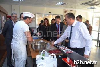 Balıkesir’in Ayvalık İlçesinde, Vergi Dairesi Müdürlüğü Personeli Kendi Aralarında Topladıkları Paralarla Bir Aşure Hayrı Düzenledi.