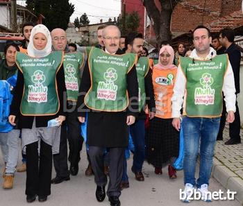 Belediye Başkanı Zekai Kafaoğlu Ve Ralli Şampiyonu Burcu Çetinkaya Ambalaj Atığı Topladı.