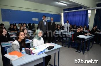 Başkan Dündar, Gençlere Avukatlık, Milletvekilliği Ve Belediye Başkanlığı Hakkında Bilgiler Verdi.