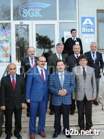 Ordu Valisi İrfan Balkanlıoğlu, Sgk Ordu İl Müdürlüğünü Ziyaret Etti. Vali Balkanlıoğlu'nu Müdür Yardımcıları Nizam Türkeli, Olgun Güler, Çakır Çetin, Tekin Karlıtepe Ve Nevzat Kocaoğlu İle Birlikte Karşılayan Ordu Sosyal Güvenlik Kurumu (sgk) İl Müdürü Mehmet Yaşar Günay, Burada Bir Brifing Verdi.