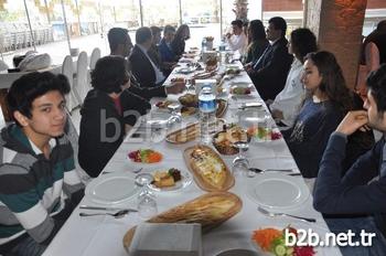 Samsun İl Milli Eğitim Müdürü Aytekin Girgin, Kendisini Ve Samsun İl Milli Eğitim Müdürlüğünün Resmi Twitter Hesabını Takip Eden Ve Etkileşimde Bulunan Öğrencileriyle Yemekte Buluştu.