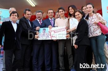 Antalya'da 2014-2015 Eğitim Ve Öğretim Yılının İlk Yarısı Sona Ererken, İl Genelinde 430 Bin Öğrenci Karne Aldı. 700 Okul Birincisi, Türkiye’de İlk Olan Uygulama İle 5 Yıldızlı Tatilin Sahibi Oldu.