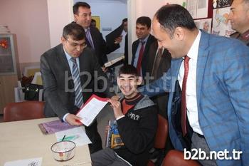 Konya'nın Beyşehir İlçesinde Eğitim Gören Özel Öğrenciler, İlçe Protokolünden Karnelerini Ve Hediyelerini Aldı.