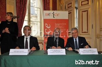 İzmir, Gastronomi Konusunda Dünyanın Önde Gelen 23 Kentinin Oluşturduğu Dünya Gurme Şehirler Ağı’na (delice) Üye Oldu. Fransa’nın Lyon Kentine Giden İzmir Büyükşehir Belediye Başkanı Aziz Kocaoğlu Ve İzmir Ticaret Odası Yönetim Kurulu Başkanı Ekrem Demirtaş, Delice Başkanı Jean Michael Daclin İle Birlikte İzmir’in Delice’ye Üyelik Belgelerini Ve Anlaşmayı İmzaladı.