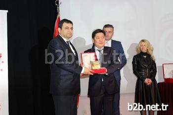 Çanakkale Onsekiz Mart Üniversitesi (çomü) Rektörü Prof. Dr. Sedat Laçiner, Avrasya Yerel Yönetimler Birliği (ayyb) Tarafından Verilen, ‘yılın Rektörü’, ‘bilge Kağan Avrasya Bilim Ödülü’ Ve ‘balkanlar Avrasya Onur Ödülü’nü, Düzenlenen Törenle Aldı.