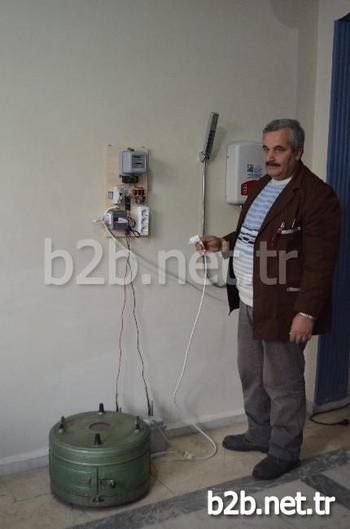 Erzurum’da Elektrik Teknisyeni Ebubekir Taşbaşı, Elektrik Kayıplarına Çözüm Bulduğunu Savundu. Taşbaşı, Elektrik Kesilmesi Durumunda Kayıp Kaçaktan Elde Ettiği Elektrikle Karanlıkta Kalmadığını Söyledi.