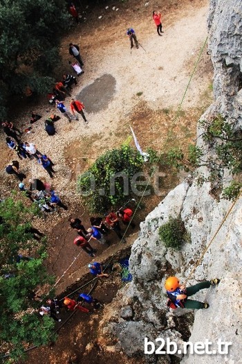 Antalya'nın Konyaaltı İlçesi Sınırları İçerisinde Bulunan Yaklaşık 1200 Rotalı Geyikbayırı Spor Kaya Tırmanışı Bölgesi’ne Maden Ocağı Açılmasının Planlanmasına Tepki Geldi.
