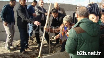 Şırnak'ın Silopi İlçe Belediyesi Yeşillendirme Çalışmaları Kapsamında, 3 Bin Fidanı Toprakla Buluşturdu.