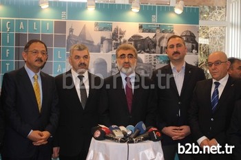 Kayseri Büyükşehir Belediyesi’ndeki Devir Teslim Törenine Katılan Enerji Ve Tabii Kaynaklar Bakanı Taner Yıldız, “gerek Kayseri’nin Gerekse Ak Parti İl Başkanlığımız İle Kayseri’deki Siyasetinde Önemli Bir Dönüm Noktasındayız. Kocasinan Belediye Başkanı Mustafa Çelik Bundan Sonra Kayseri Büyükşehir Belediyesi Olarak Görev Yapması Kayseri’nin Kazancı Olacaktır. Mehmet Özhaseki Kardeşimize Siyasi Ve Sosyal Yaşamında Başarılar Diliyoruz. Şu Ana Kadar Kayseri’nin Marka Şehir Olmasındaki Ortaya Koyduğu Başarıdan Dolayı Kendilerine Teşekkür Ediyoruz. Mustafa Çelik Kardeşimiz Başarılı Çalışmalarından Dolayı Böyle Bir Göreve Layık Görüldü” Dedi.