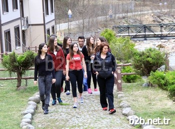 İstanbul’da Bulunan Özel Bir Dershane Öğrencilerini Ygs Sınavına Doğu Karadeniz Bölgesi’nin Essiz Doğal Güzellikleri Arasında Dinlendirerek Hazırladı.