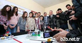 Manisa Gençlik Hizmetleri Ve Spor İl Müdürlüğü Bünyesinde Bulunan Saruhanlı Gençlik Merkezi Öğrencileri, 15 Farklı Görevi Yerine Başarıyla Yerine Getiren Robot Yaptı.