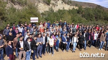 Mustafa Kemal Üniversitesi (mkü) Antakya Meslek Yüksekokulu Öğrencileri 'toplumsal Hizmet Projeleri' Dersi Kapsamında, 350 Keçiboynuzu Fidanını Toprakla Buluşturdu. Fidan Dikilen Bölgeye 'özgecan Aslan Anı Ormanı' Adı Verildi.