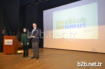 Köy Okullarına Yönelik Sosyal Sorumluluk Projeleri Gerçekleştiren Marmara Üniversitesi Güneşin Çocuklarına Yardım Kulübü, Beşinci Yaşını Kutladığı Organizasyonda, Yapmış Oldukları Sosyal Sorumluluk Çalışmalarına “sen De Elini Uzat” Adlı Projesiyle Katkı Sağlayan İhlas Koleji’ne Bir Plaket Takdim Etti.