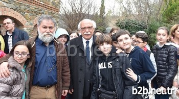 İzmir Şirince’deki Nesin Matematik Köyü’nü Ziyaret Eden Milli Eğitim Bakanı Nabi Avcı, Öğrenciler Tarafından “pamuk Bakan” Sloganı İle Karşılandı.