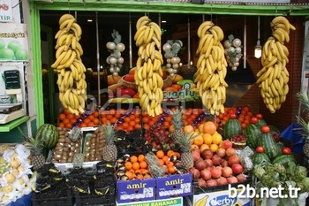 Afyonkarahisar’da Yaz Meyveleri Tezgahlardaki Yerini Almaya Başladı.